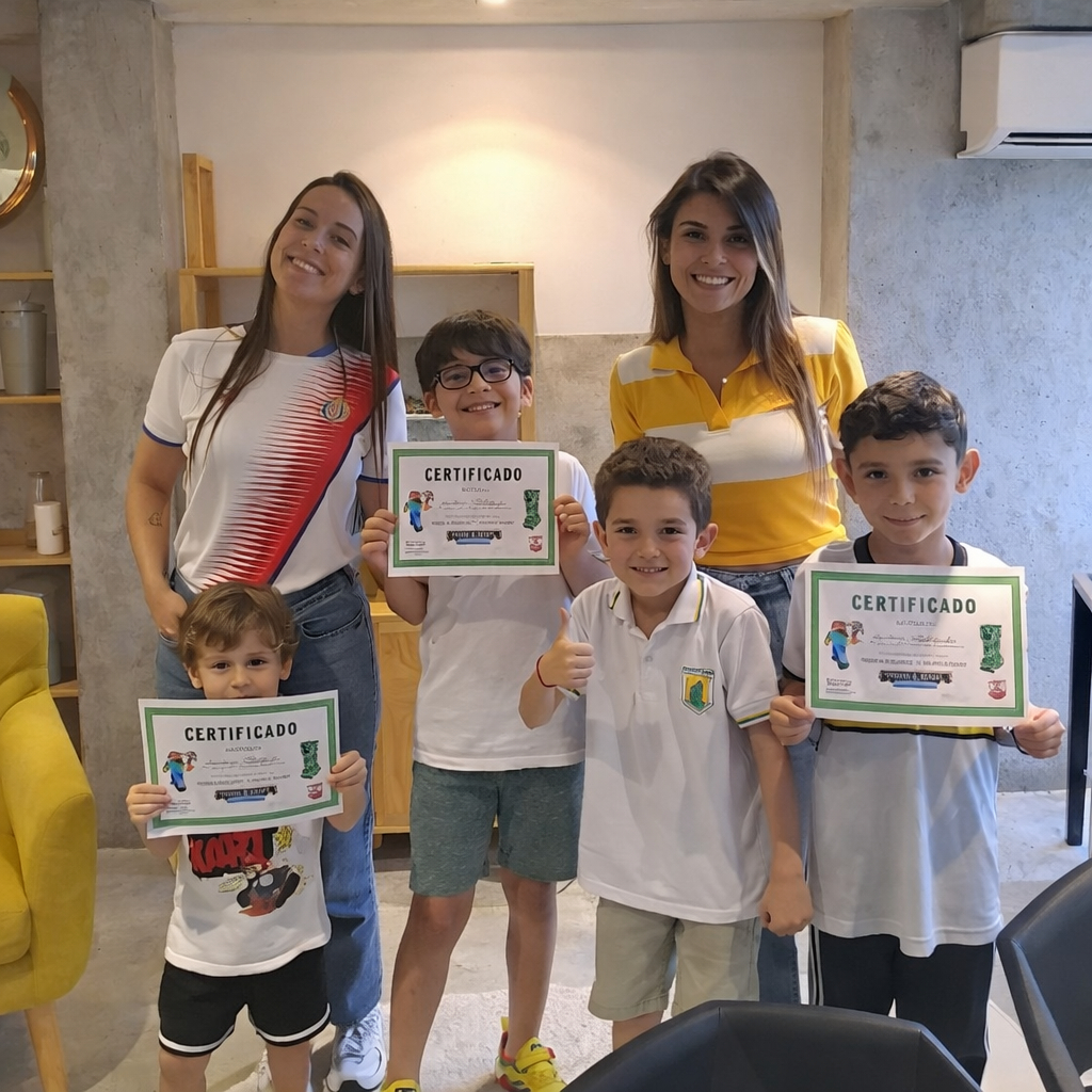 Niños aprendiendo con tecnología